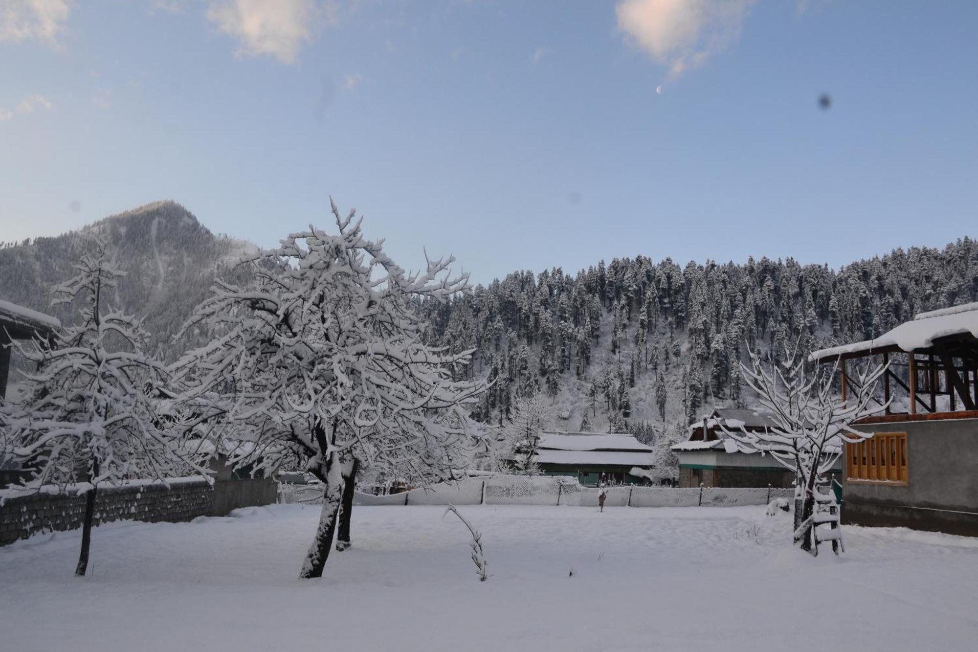 West End Lodges Neelum Eksteriør bilde