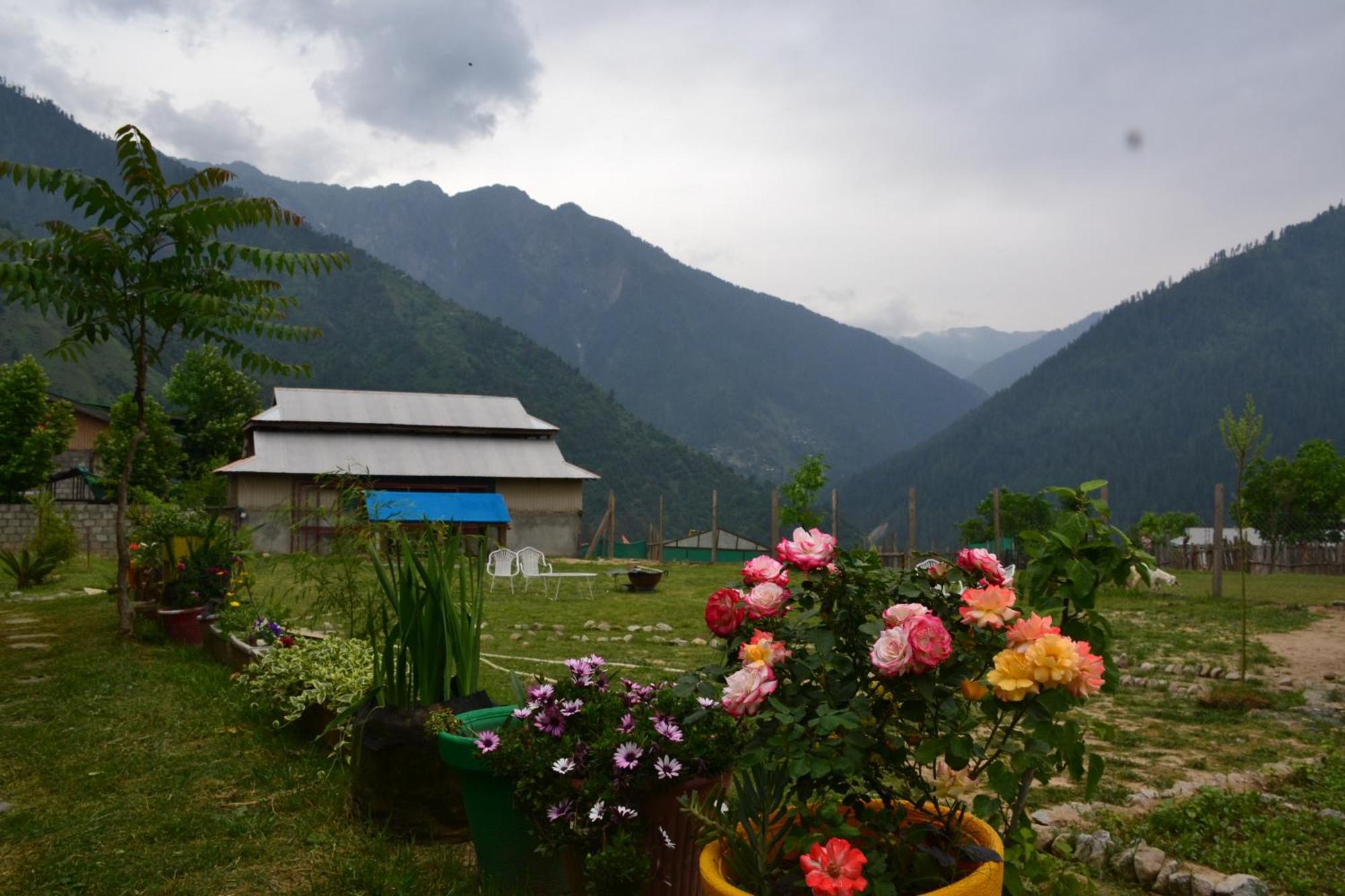 West End Lodges Neelum Eksteriør bilde