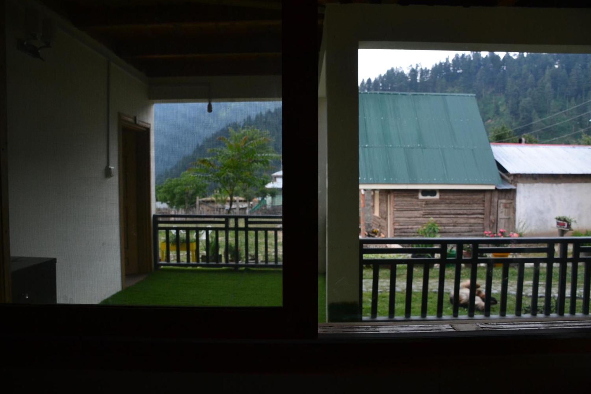 West End Lodges Neelum Eksteriør bilde