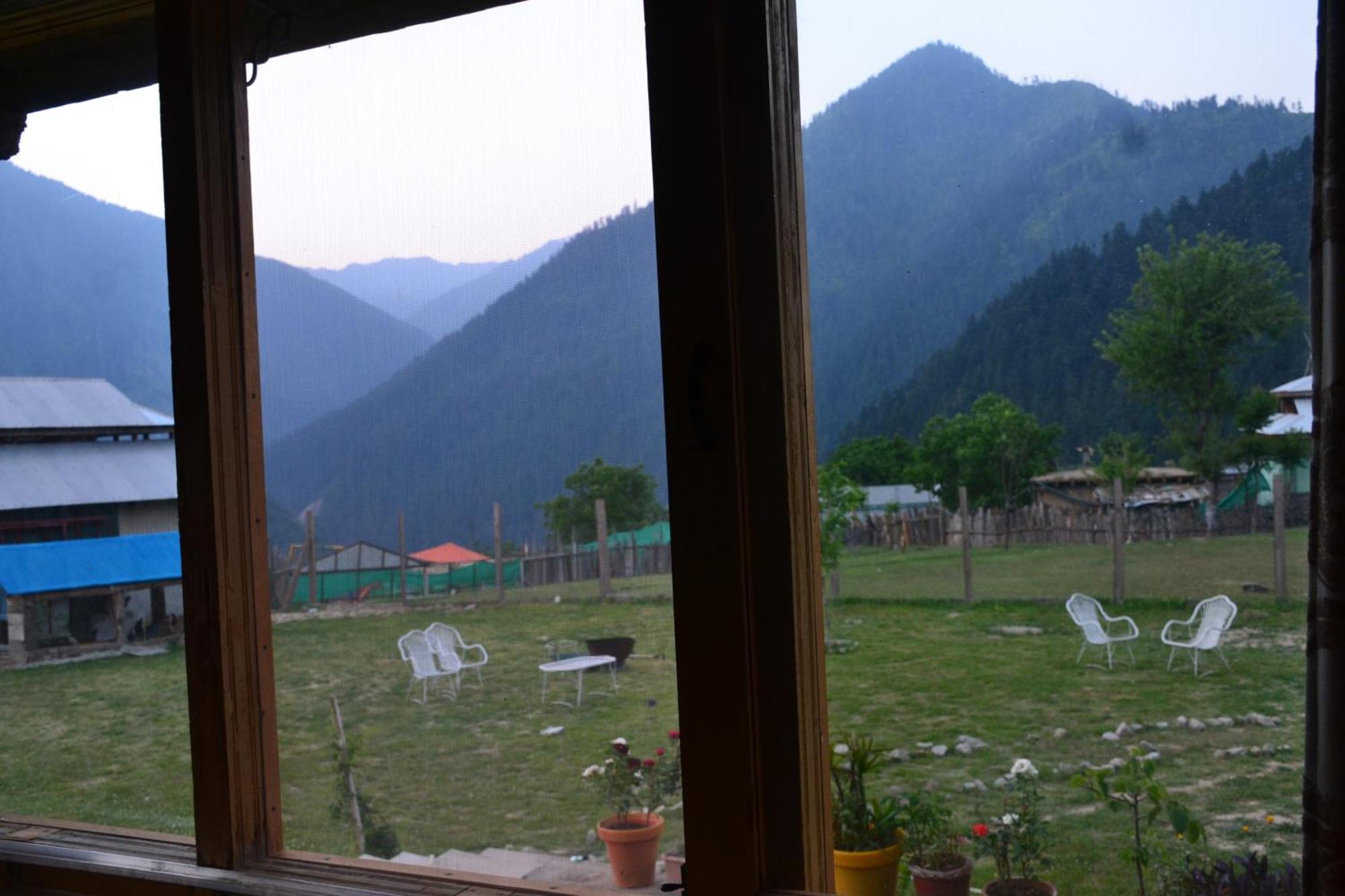 West End Lodges Neelum Eksteriør bilde