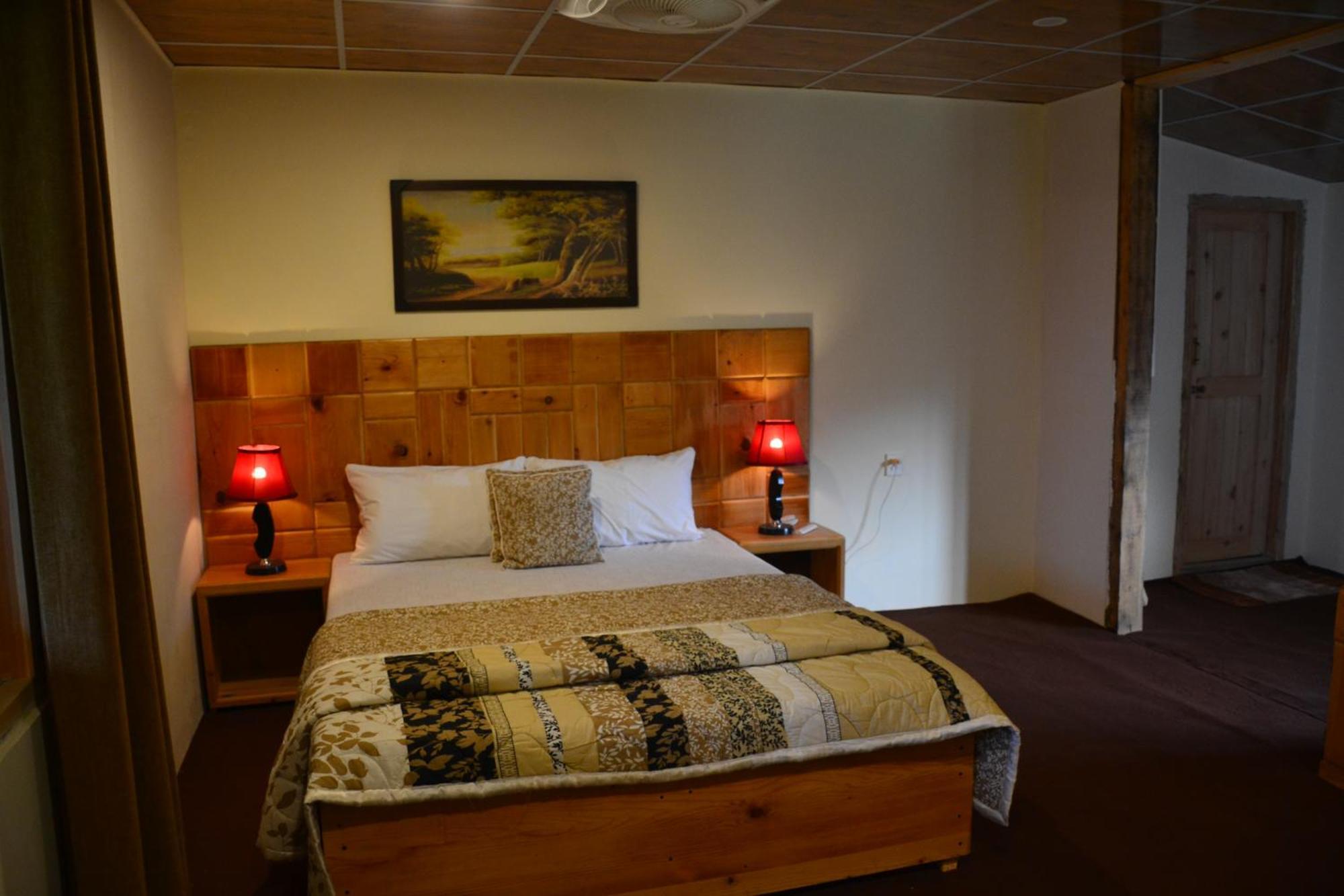 West End Lodges Neelum Eksteriør bilde